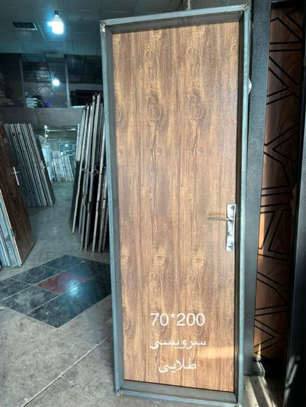 درب با چهارچوب فلزی فرانسوی سرویسی رنگ طلائی